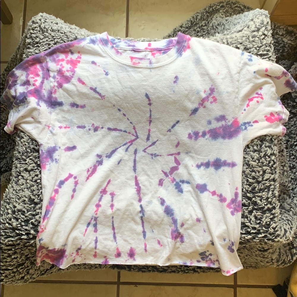 Tie dye cropped shirt!!
